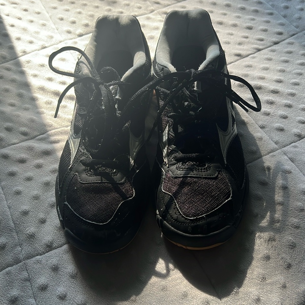 Mizuno Womens volleyball shoes